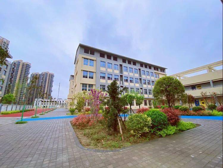 西咸新区沛东新城金河湾小学教师招聘公告”